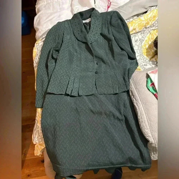 J taylor skirt suit‎ - Picture 1 of 5